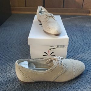 Isaac Mizrahi Live! Brand new flats